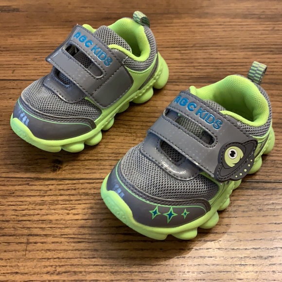 Toddler Sneakers - Picture 3 of 6